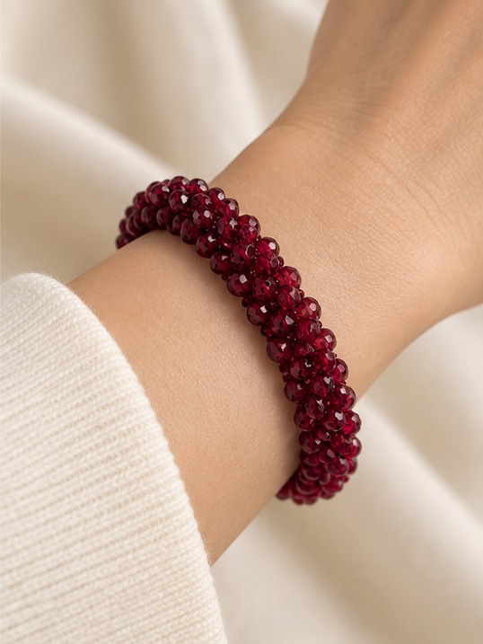 Facetkralen armband — Bordeauxrood